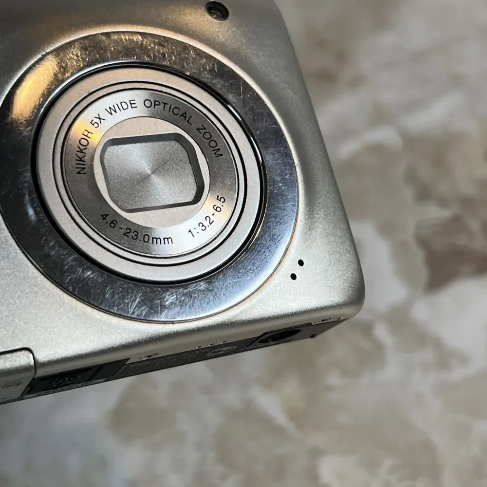 Nikon COOLPIX S2600 14.0MP 5x Optical Zoom Digital Camera Silver Tested READ